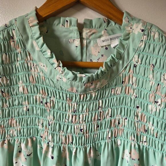NWOT MOD BOUTIQUE FLORAL SMOCKED SHIRRED TOP SIZE LARGE - Picture 7 of 16